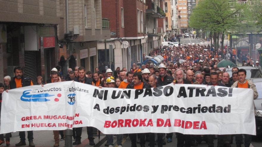 Multitudinaria protesta en Sestao contra los recortes en Productos Tubulares