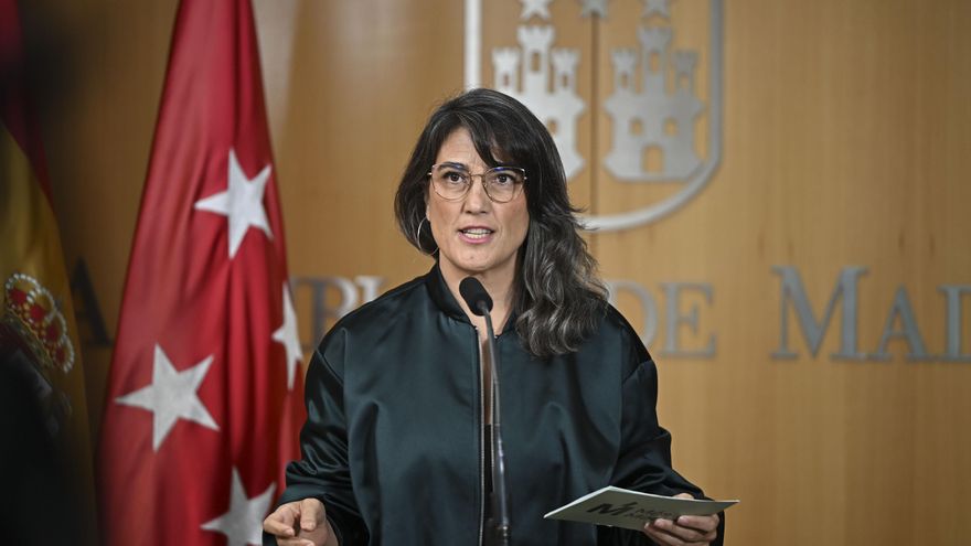 La portavoz de Más Madrid en la Asamblea de Madrid, Manuela Bergerot, ofrece una rueda de prensa en el marco del pleno celebrado, este jueves, en Madrid.