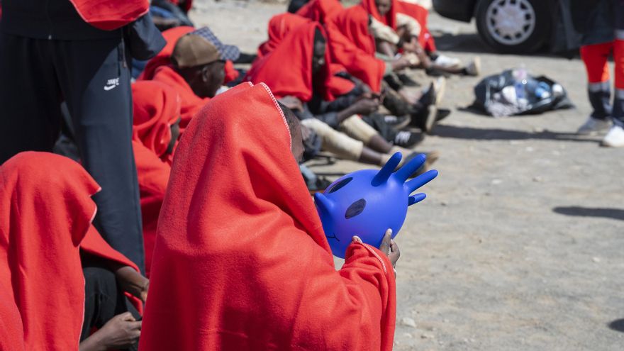 Jornada humanitaria en Canarias con más de 600 personas rescatadas en neumáticas y cayucos