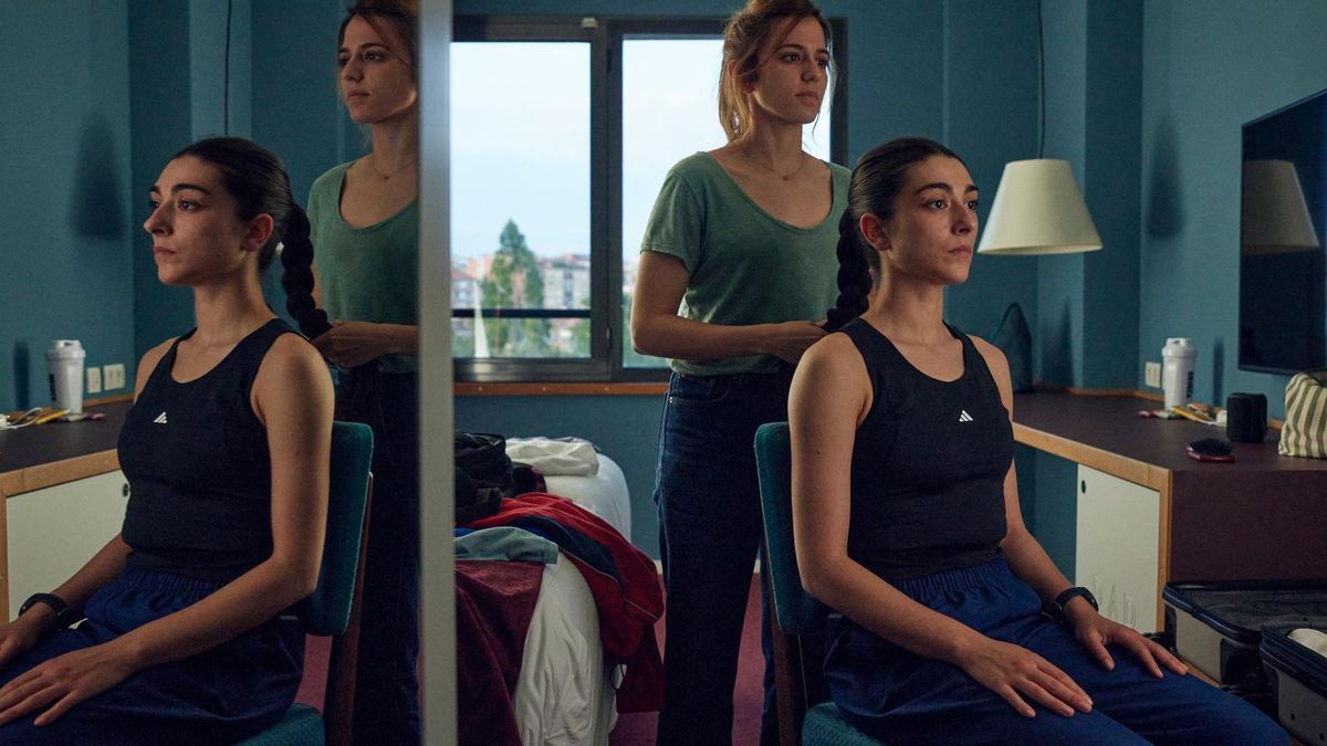 Alba Sáez y Marina Salas en 'Corredora'