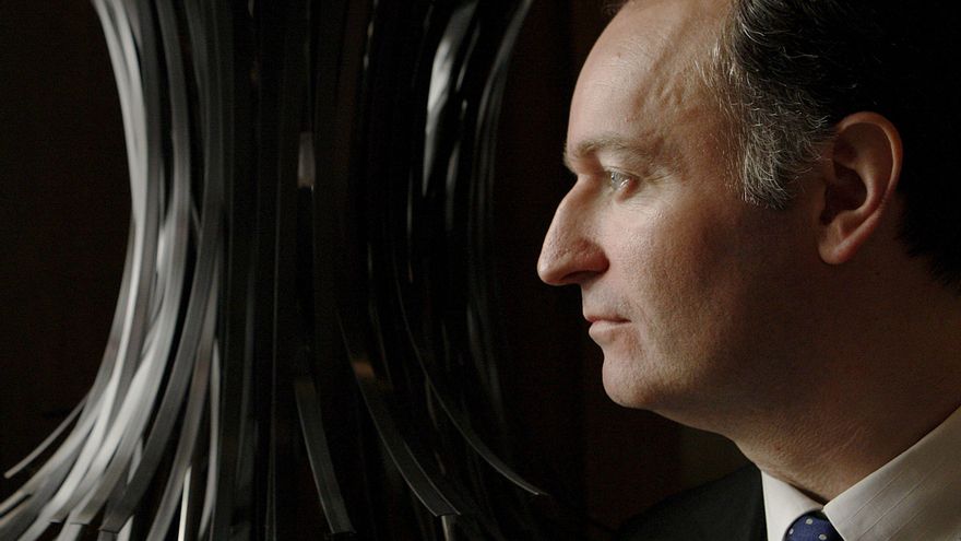 Andrew O'Hagan firma una monumental novela satírica sobre un Londres podrido de corrupción