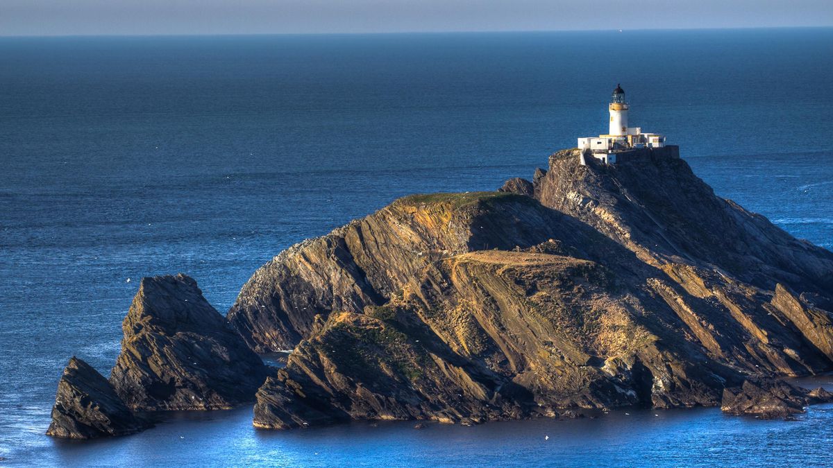 Hermaness. Faro extremo en el  norte de Unst, la isla más septentrional de las Shetlands.