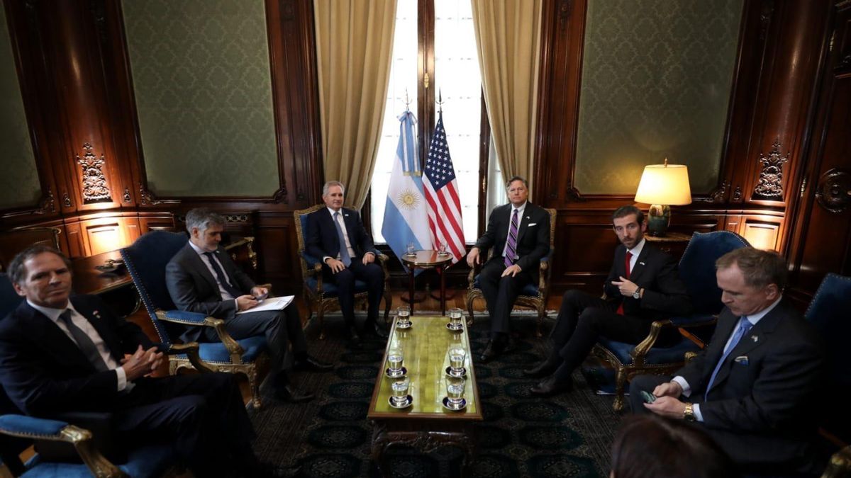 Reunión oficial entre Pablo Quirno y la comitiva estadounidense en el Palacio San Martín.