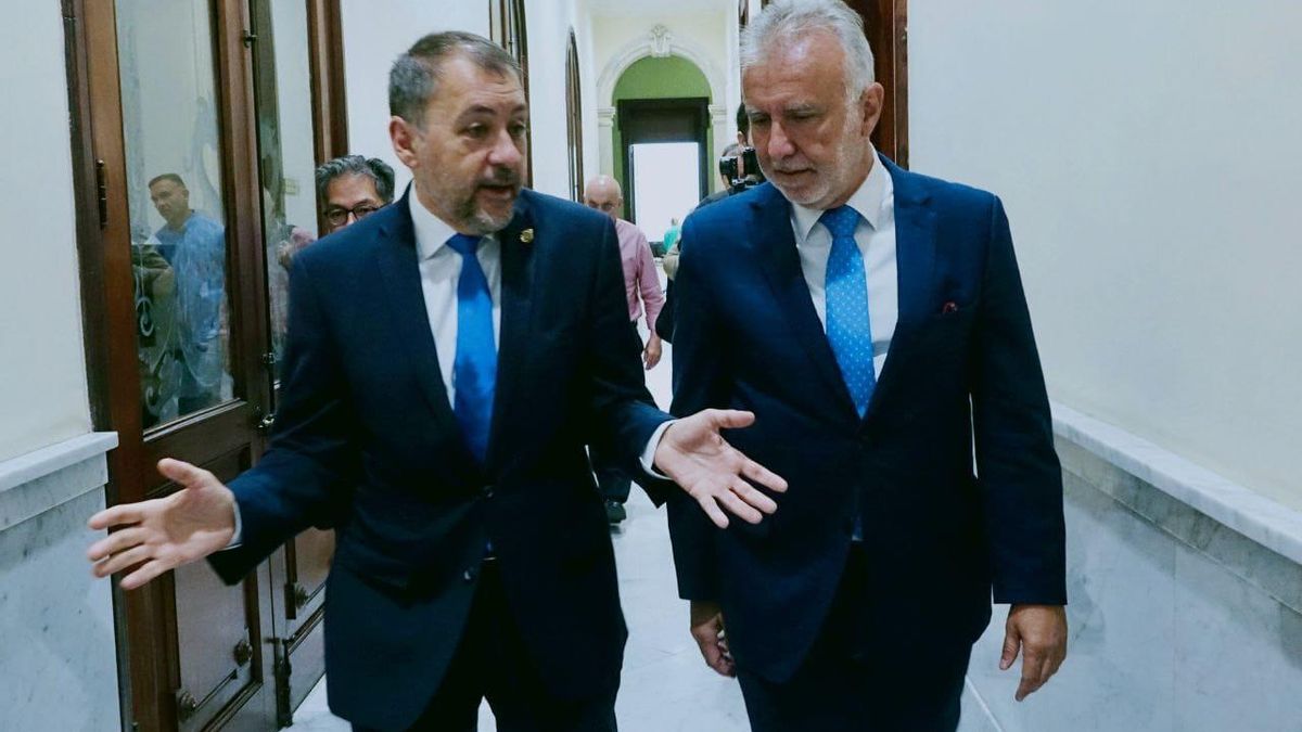 Ángel Víctor Torres y José Manuel Bermúdez en la reunión por el Museo Masónico.