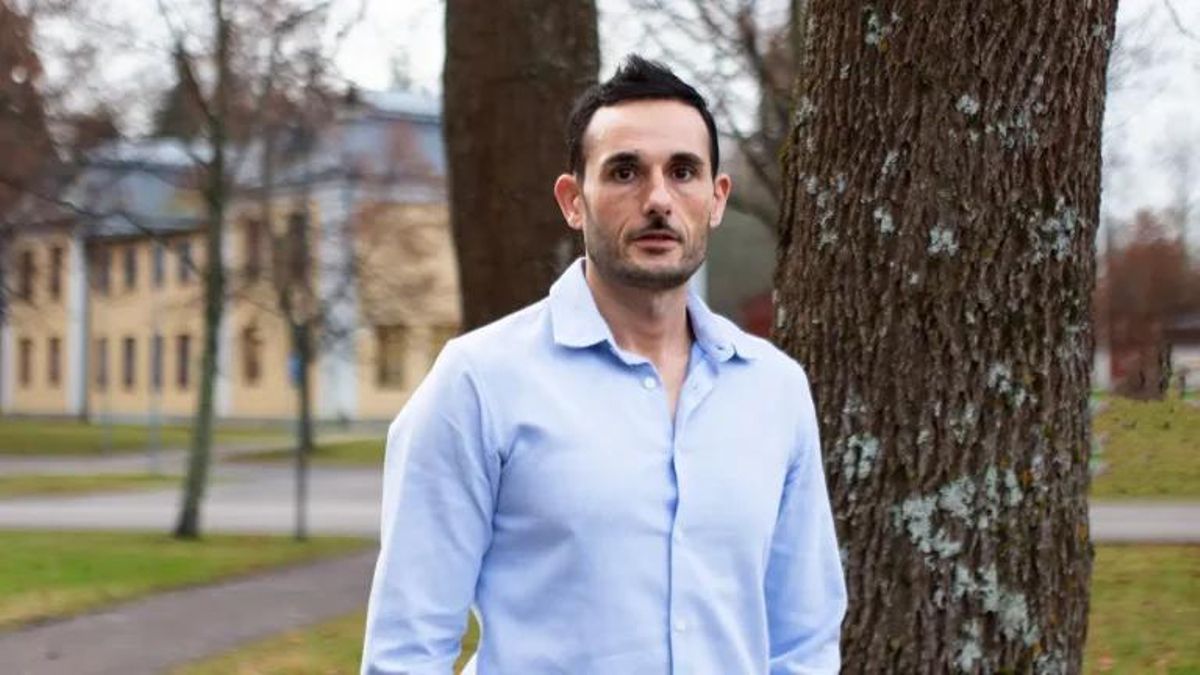 El hambre de la posguerra se estudia en clase: el extremeño David Conde, coautor de una guía sobre la autarquía franquista