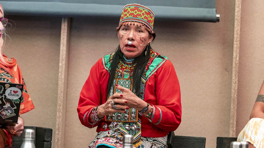 Olinda Silvano, la artista que pinta en directo en ARCO: "Las mujeres indígenas no somos analfabetas"