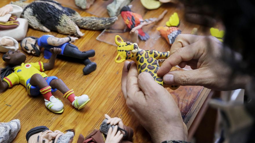 Colombia moldeada en plastilina, un arte contra la inmunidad al dolor ajeno