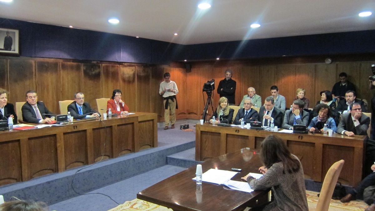 Sale adelante la moción de censura contra el alcalde de Ponferrada con los votos de PSOE y de IAP