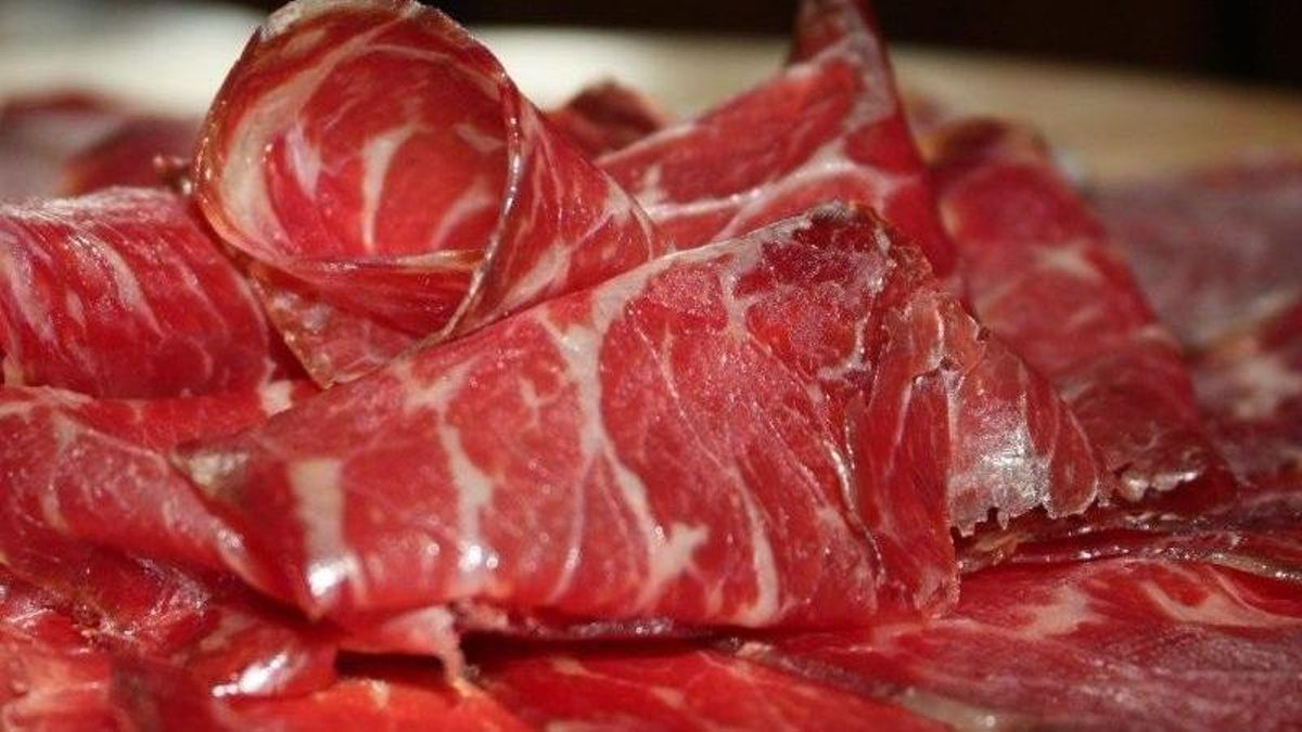 La cecina gana al botillo como emblema leonés de la gastronomía de Castilla y León