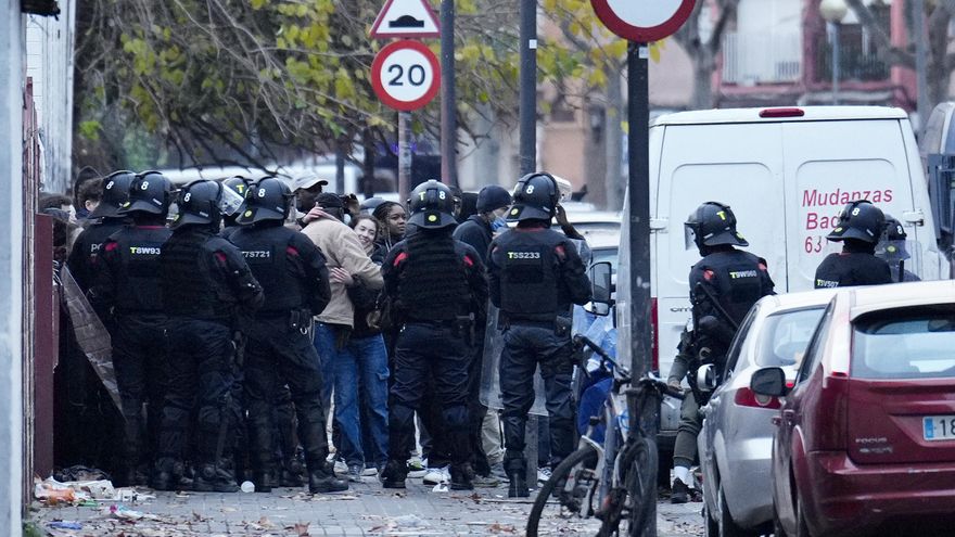 Un desalojo masivo en Badalona (Barcelona) deja sin techo en diciembre a  400 inmigrantes