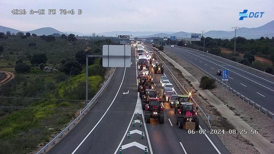 Las protestas agrarias se extienden por buena parte de Castilla-La Mancha y provocan cortes en varias autovías