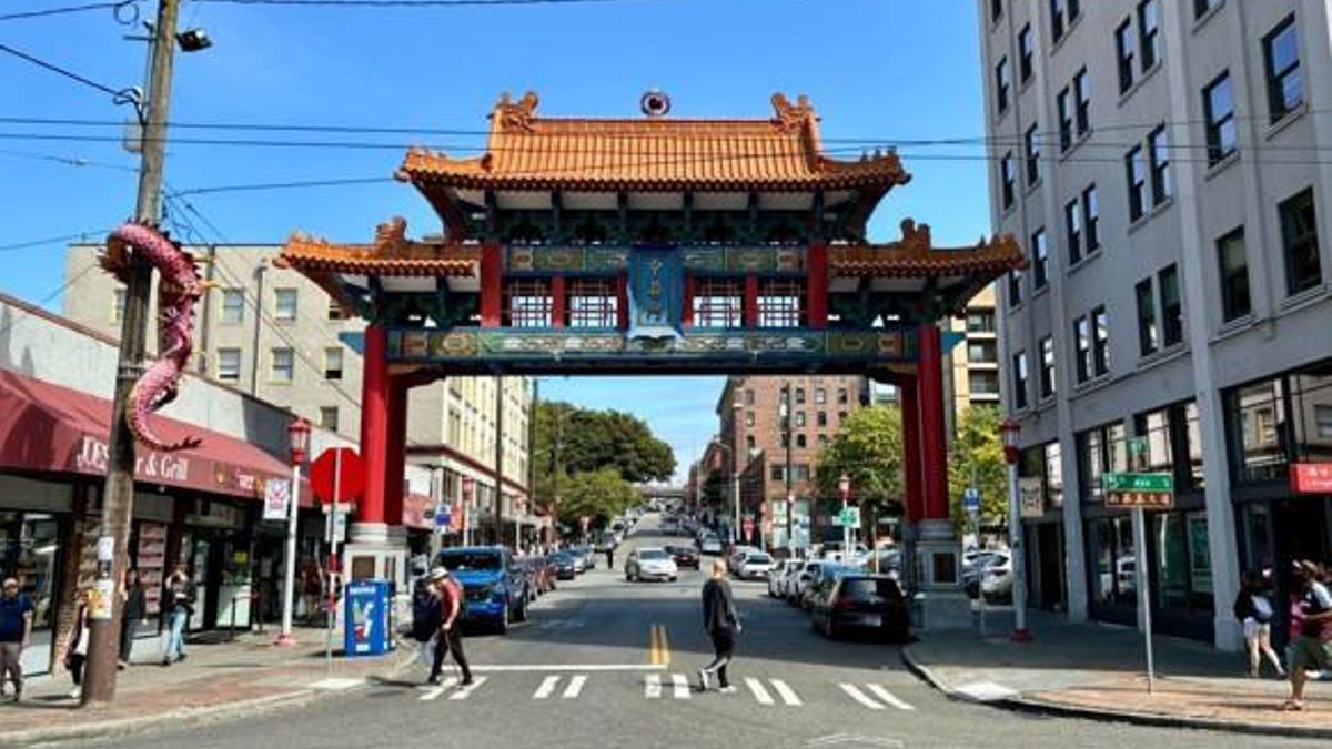 Xinatown al costat de l’andana 12