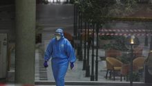 Andalucía reduce a 10 pacientes los ingresos por COVID-19 en las UCI pero no logra controlar el repunte de muertes