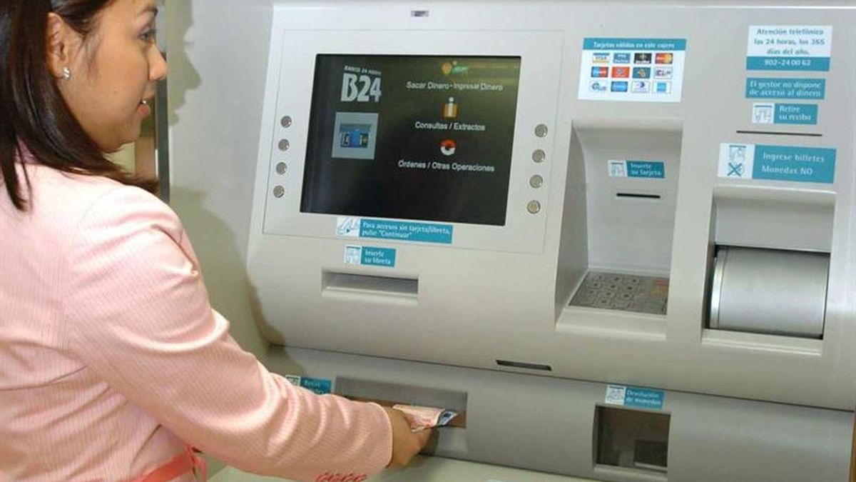 Adicae pide que se eliminen las comisiones bancarias "absurdas y abusivas"