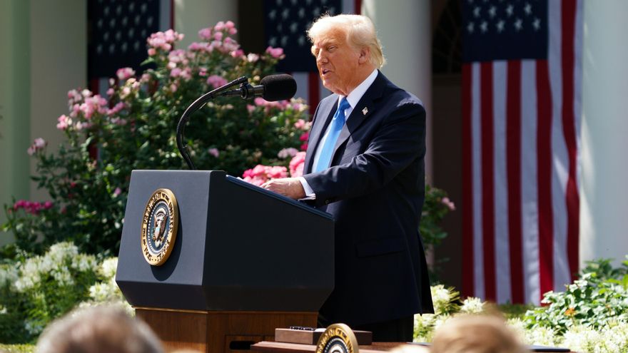 Trump firma la ley que prohíbe difundir sin permiso pornografía generada con IA