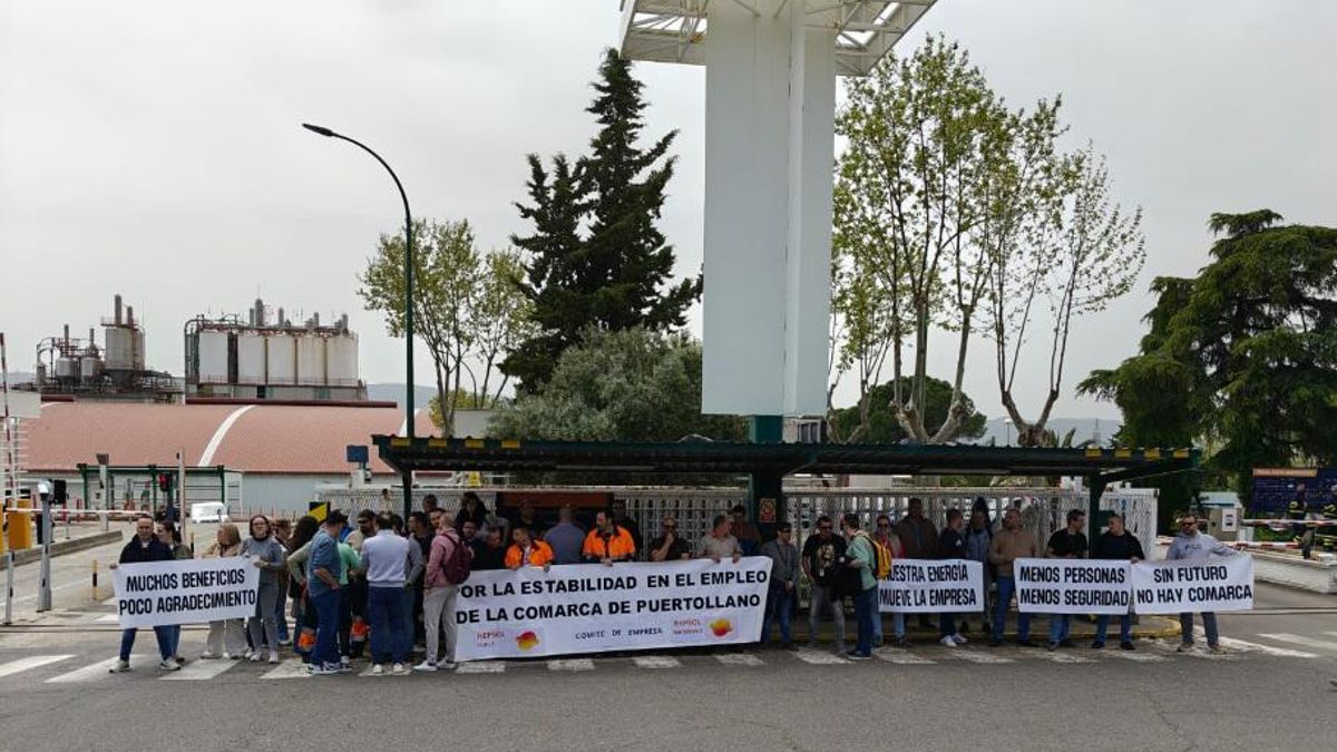 La plantilla de Repsol Puertollano vuelve a protestar por el nuevo sistema de reorganización en la empresa