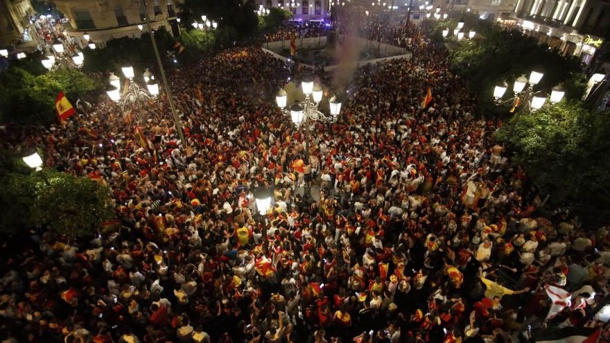 La celebración de los cordobeses en Las Tendillas tras el triunfo de España, en imágenes