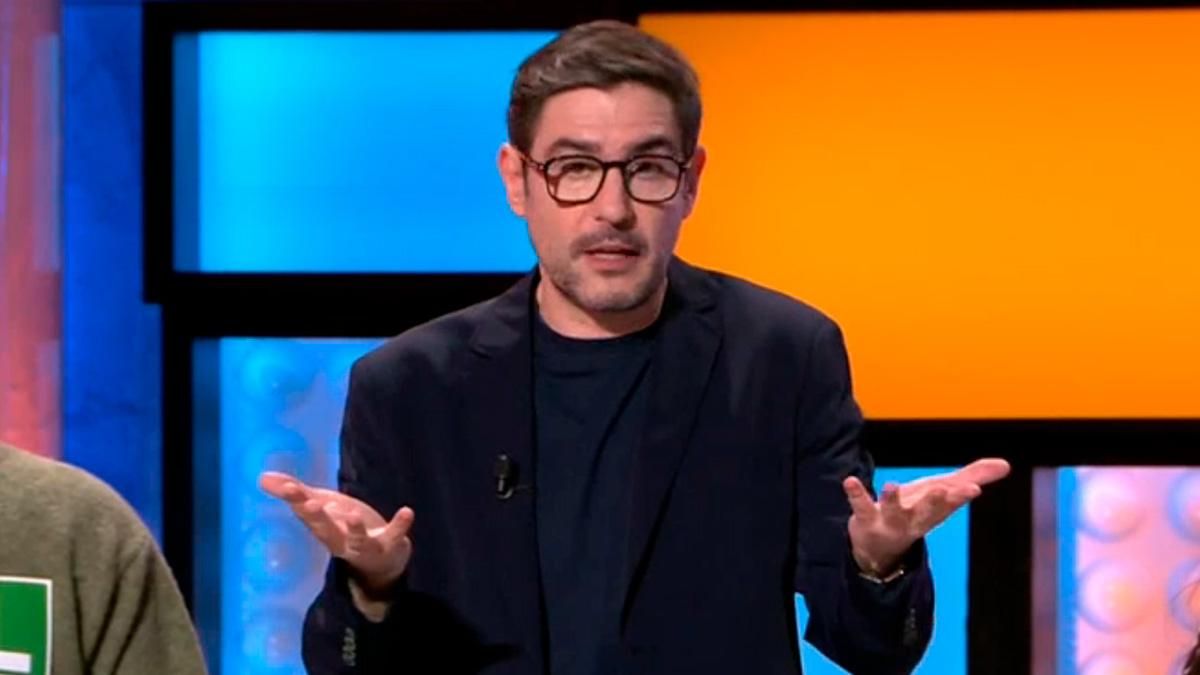 'Allá tú' anuncia el adiós de su "veteranísima" concursante en Telecinco y su sustituto ya juega con Juanra Bonet
