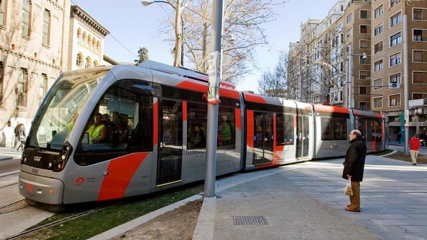 Habrá huelga del Tranvía de Zaragoza el día del Pilar: los trabajadores pararán ante la falta de acuerdo en el SAMA