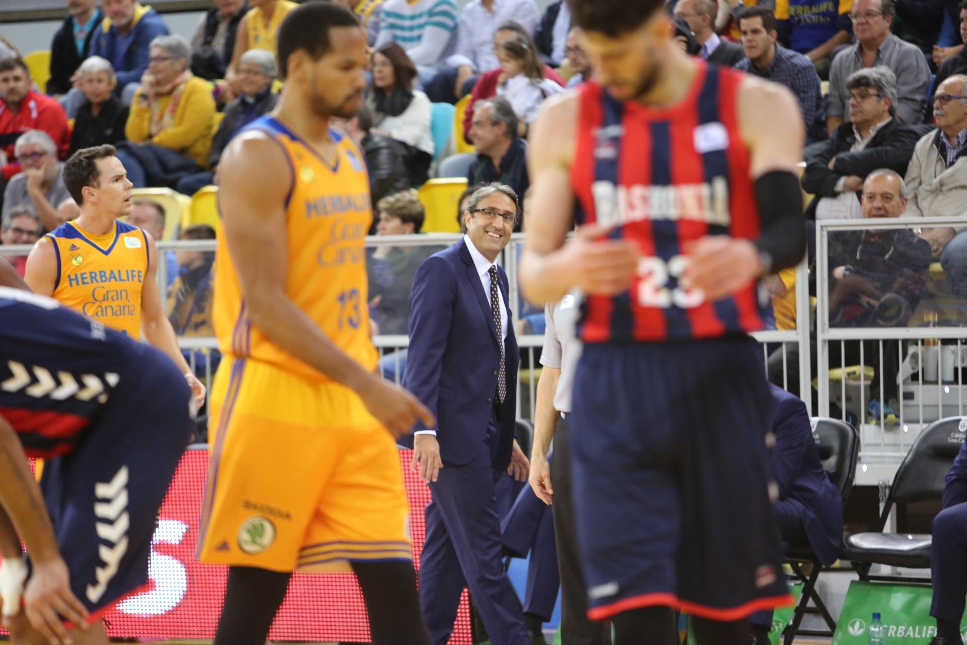 Imágenes del encuentro entre el Herbalife Gran Canaria y el Saski Baskonia. Alejandro Ramos.