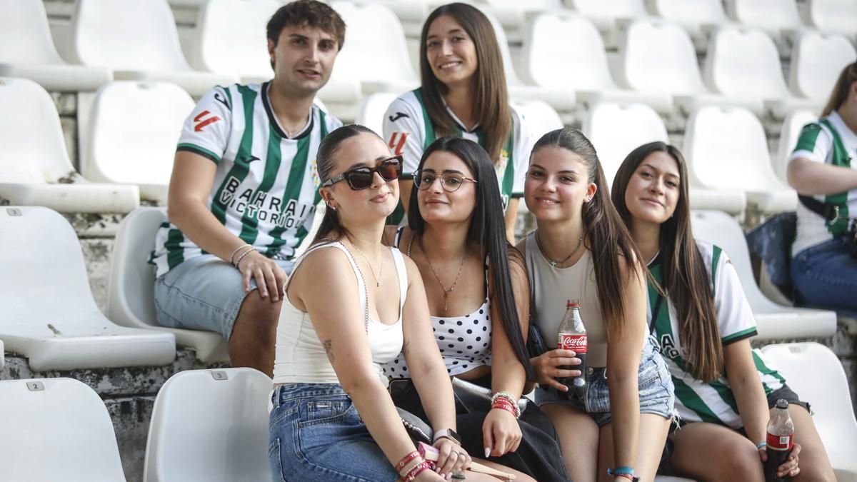 Grada Blanquiverde del Córdoba CF - SD Huesca