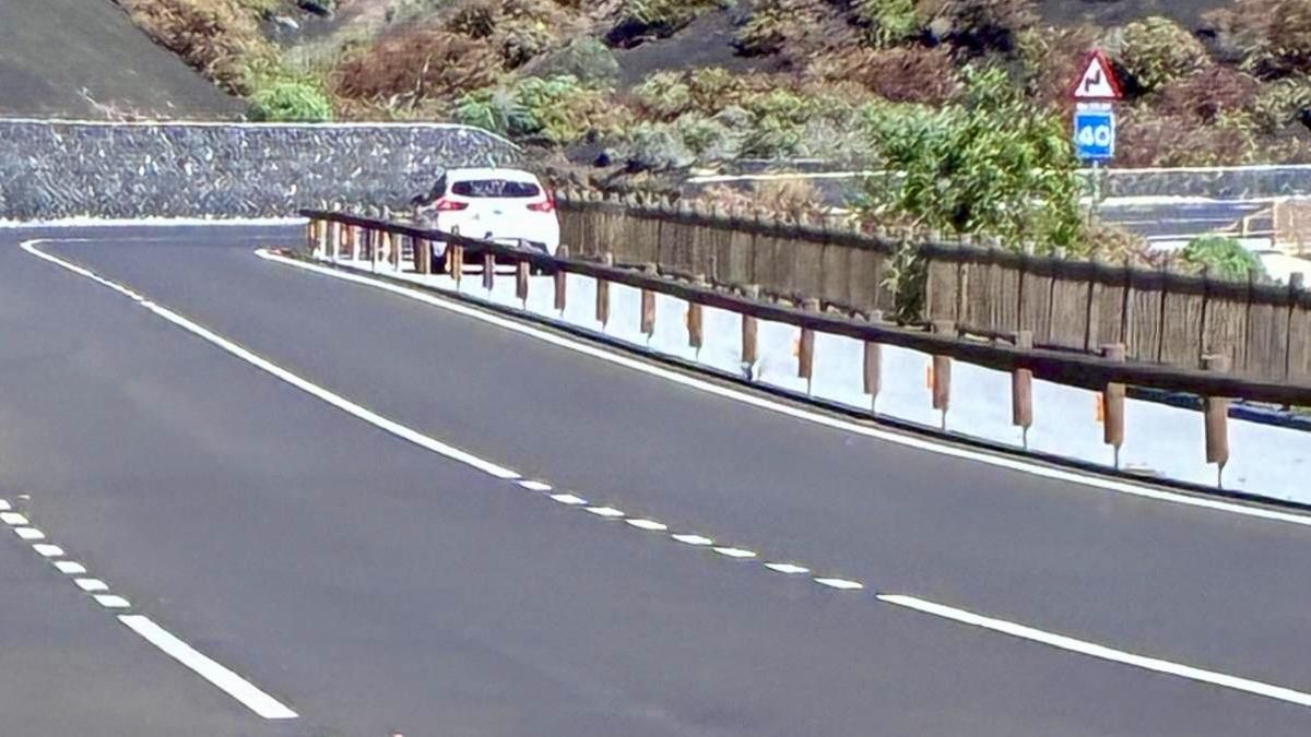 Vecinos hartos de esquivar coches