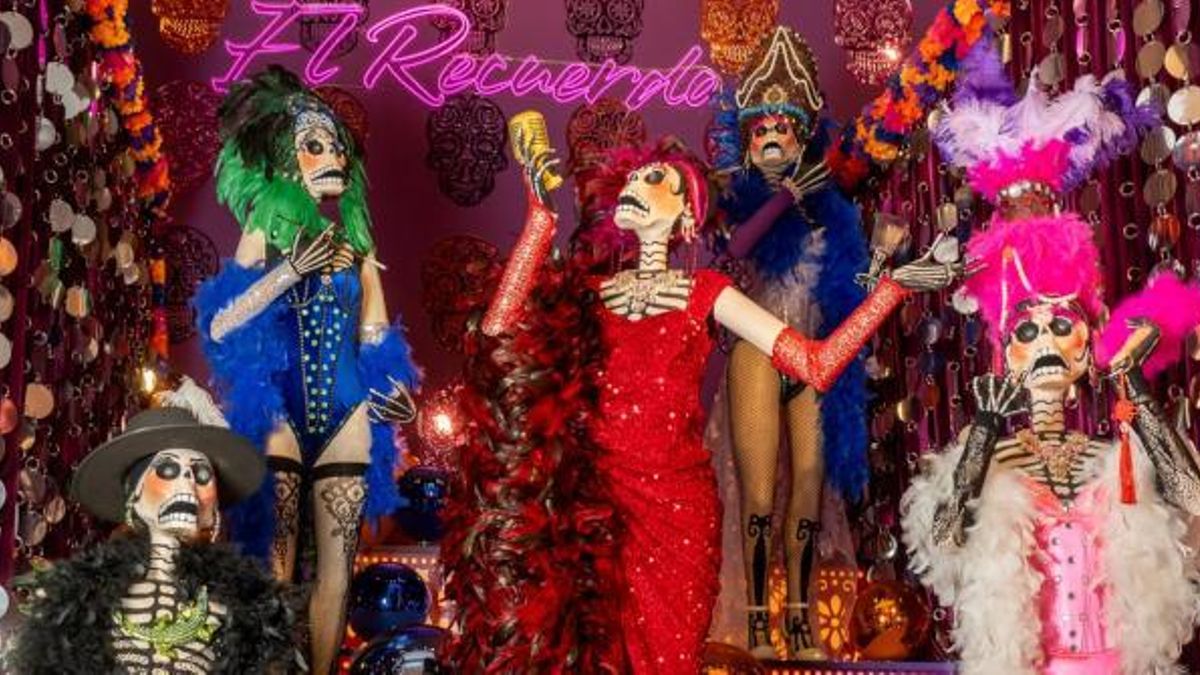 Altar de muertos de la Casa de México 2025.