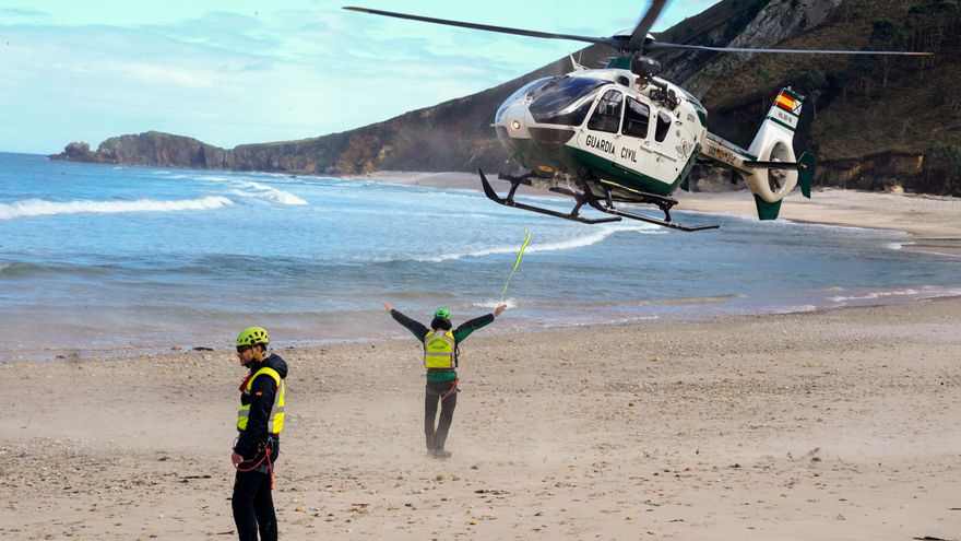 La búsqueda del pescador desaparecido en Llanes moviliza a los servicios de Emergencia de Asturias y Cantabria