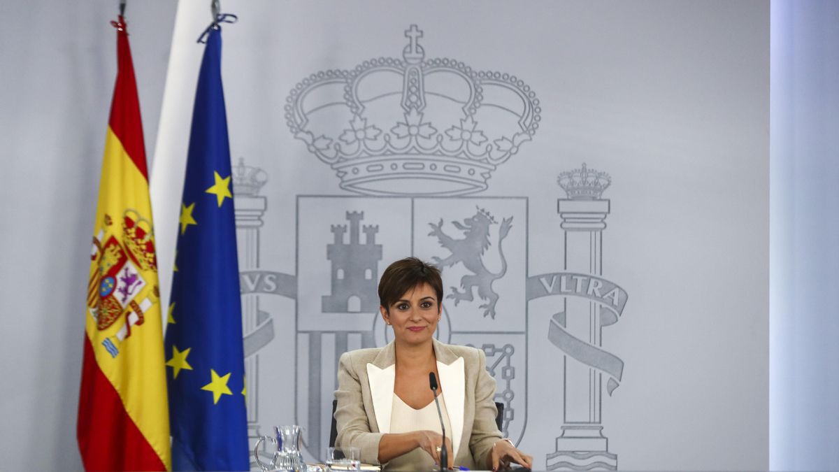 Imagen de archivo de la ministra de Política Territorial, Isabel Rodríguez García, durante una rueda de prensa posterior al Consejo de Ministros. EFE/ Juan Carlos Hidalgo