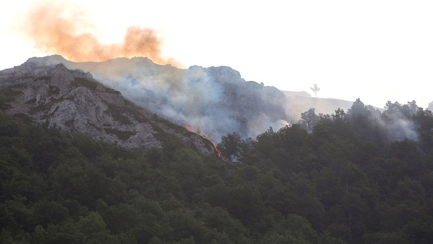 El incendio forestal en Boca de Huérgano. // Campillo / ICAL