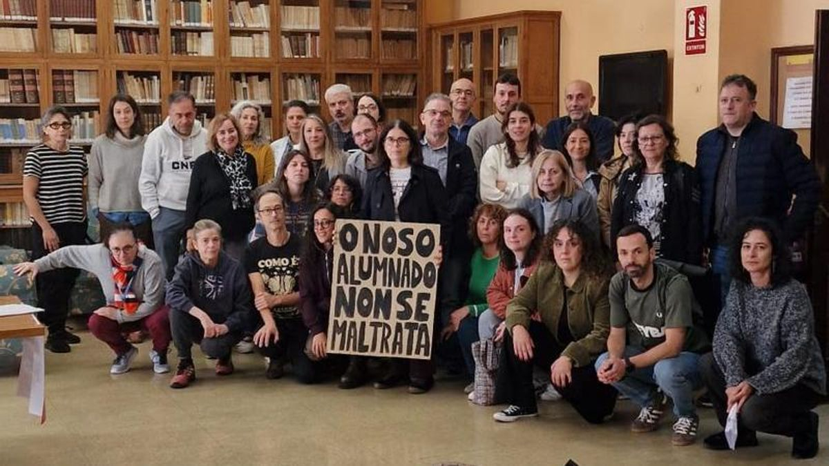 Profesorado de Ferrol rechaza las cargas policiales tras el acto de Vox en A Coruña: "A nuestro alumnado no se le maltrata"