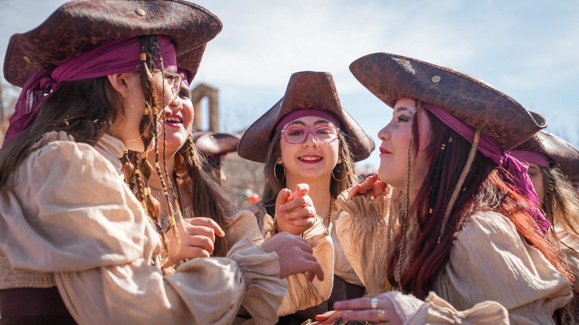 Pasacalles de Carnaval en el Puente Romano
