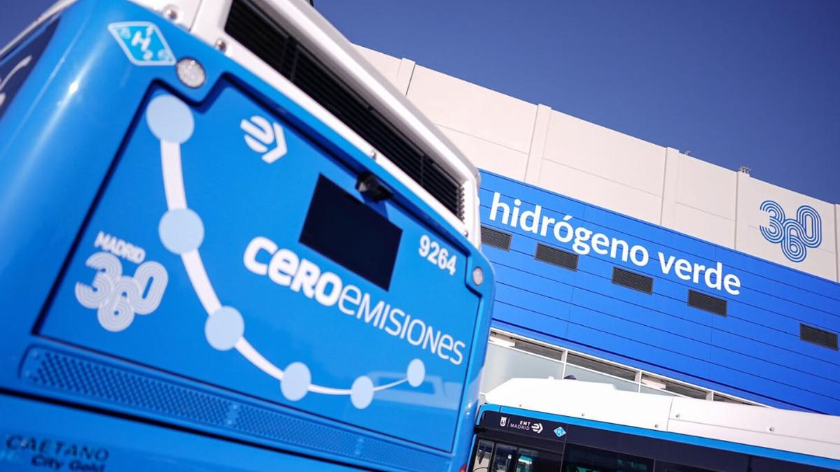 Más problemas para EMT con los buses de hidrógeno: Almeida achaca su retirada a revisiones en la estación de carga