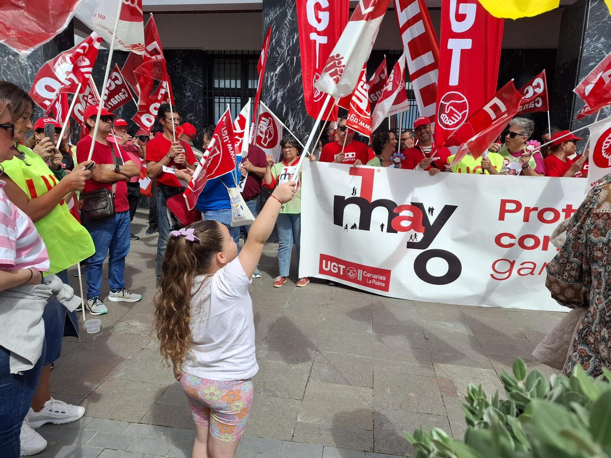 Concentración de CCOO y UGT este jueves en Santa Cruz de La Palma. LA PALMA AHORA