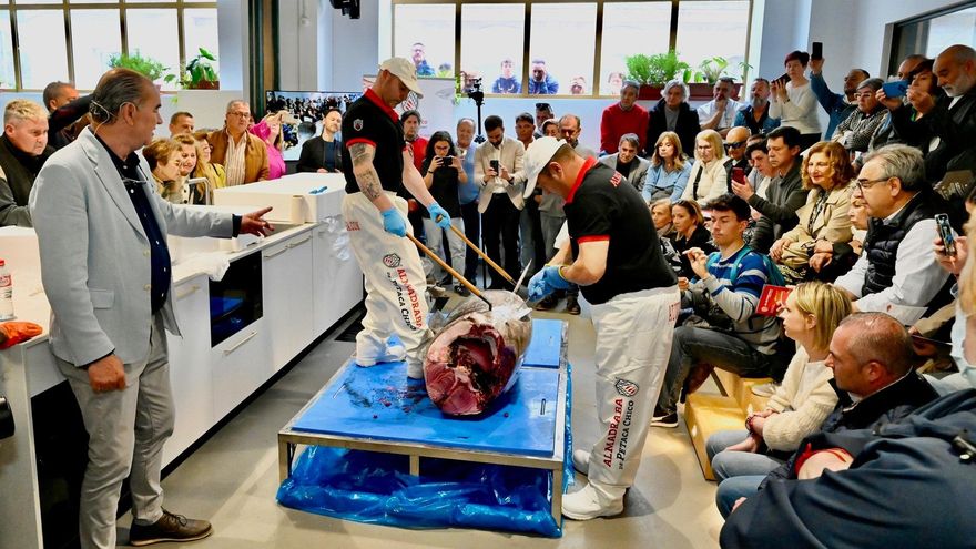 El 'ronqueo' ha inaugurado 'La Cocina de la Plaza'