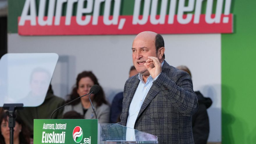 El presidente del EBB del PNV, Andoni Ortuzar, interviene durante un mitin en el Boulevard, a 24 de mayo de 2023, en San Sebastián, Gipuzkoa, País Vasco (España). Urkullu ha participado en un mitin para apoyar las candidaturas de EAJ-PNV para las eleccion