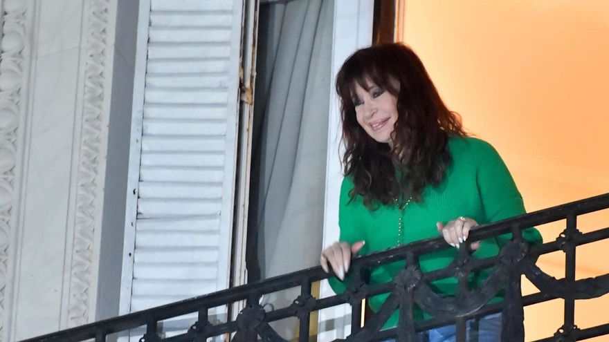 La vuelta del dedo: Cristina mantiene el control de la lapicera y prepara el perfil de los próximos dos años de resistencia opositora