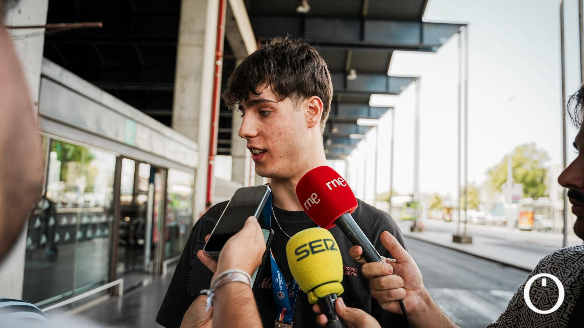 Guillermo del Pino en su llegada a Córdoba tras ganar el Eurobasket sub-18
