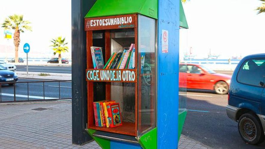 La ciudad despide sus últimas cabinas de teléfono: ¿las echaremos de menos?