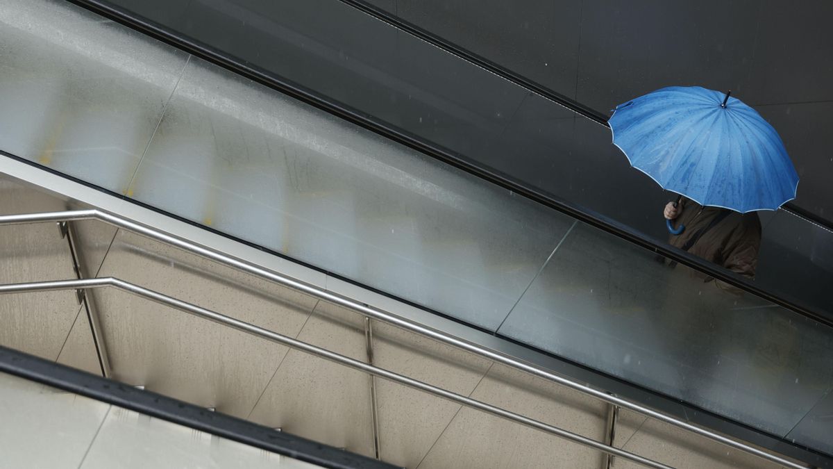 La semana arranca con tormentas y la Aemet activa avisos en cuatro comunidades