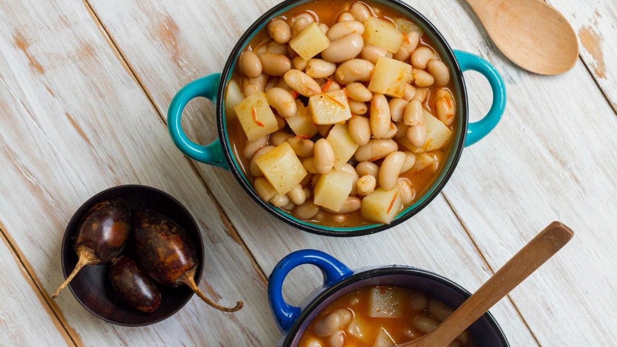 Cuatro platos fáciles que puedes preparar con un bote de judías blancas
