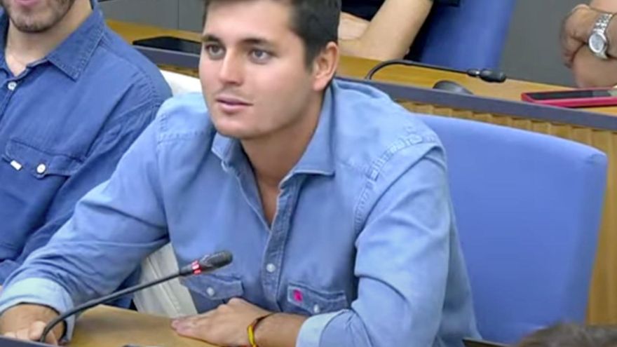 Una jueza de Sevilla pide a la Policía que localice a Vito Quiles, jefe de prensa de Alvise Pérez