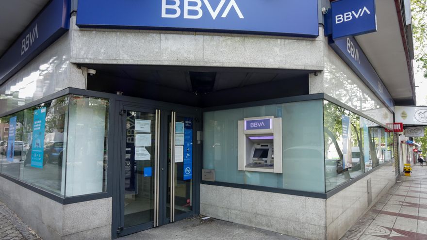 BBVA suma casi uno de cada dos despidos en la gran banca en 2020 mientras prepara nuevos recortes para este año