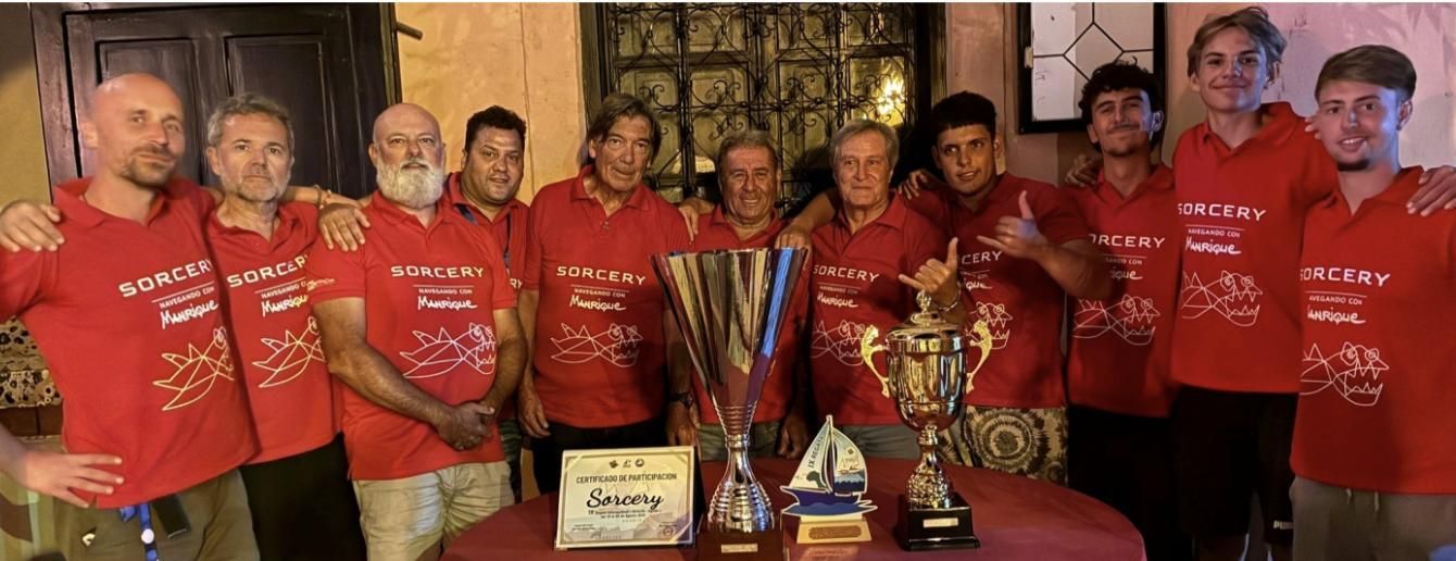 Entrega de Trofeos al equipo campeón. Foto: Sorcery