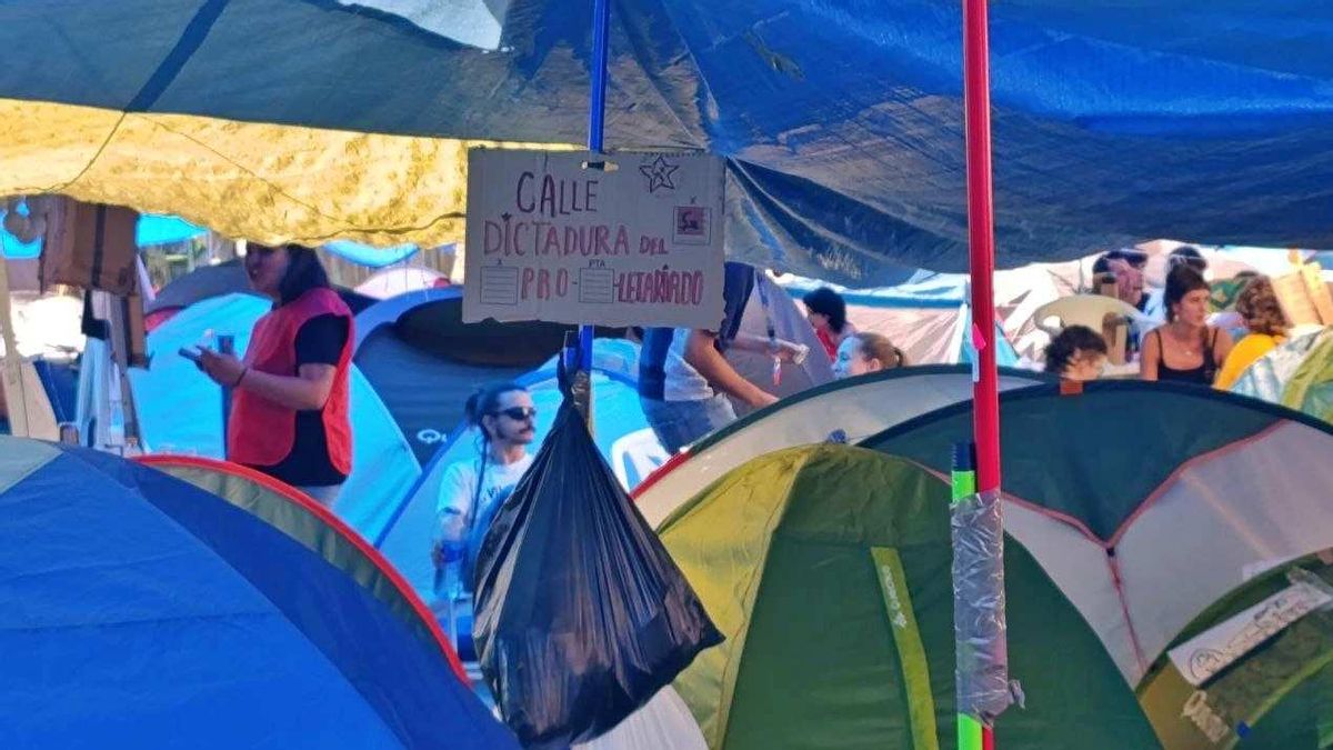 Calle de la Dictadura del Pro Letariado en la Puerta del Sol