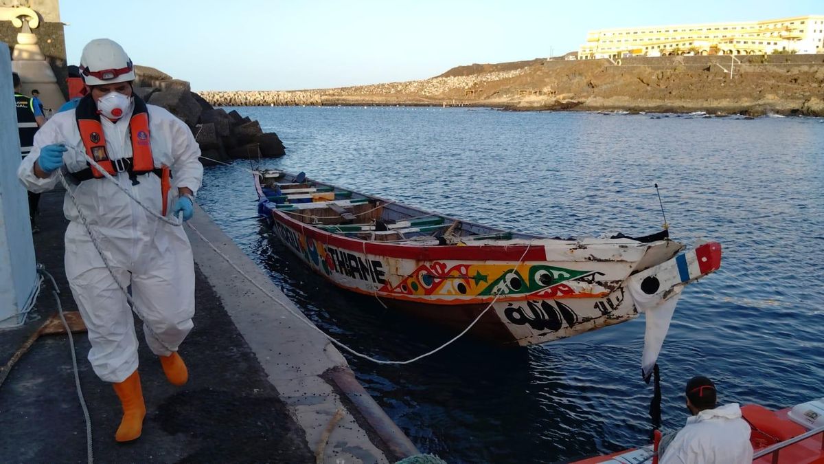 Cerca de 200 personas llegan a las costas canarias a bordo de tres embarcaciones, entre ellas dos menores