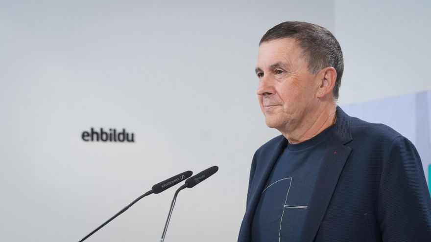 Archivo - El secretario general de EH Bildu, Arnaldo Otegi, durante una rueda de prensa, en la sede del partido, a 29 de agosto de 2025, en Donostia-San Sebastián (Gipizkoa)