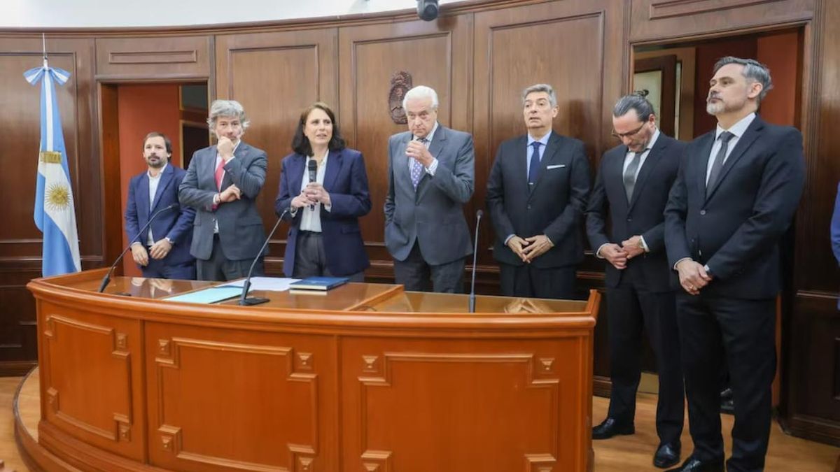 Este martes, el presidente de la Corte, Horacio Rosatti, había coincidido con el ministro Juan Bautista Mahiques y su segundo, Santiago Viola, durante la jura de Alejandro Catania y Juan Pedro Galván Greenway como camaristas.