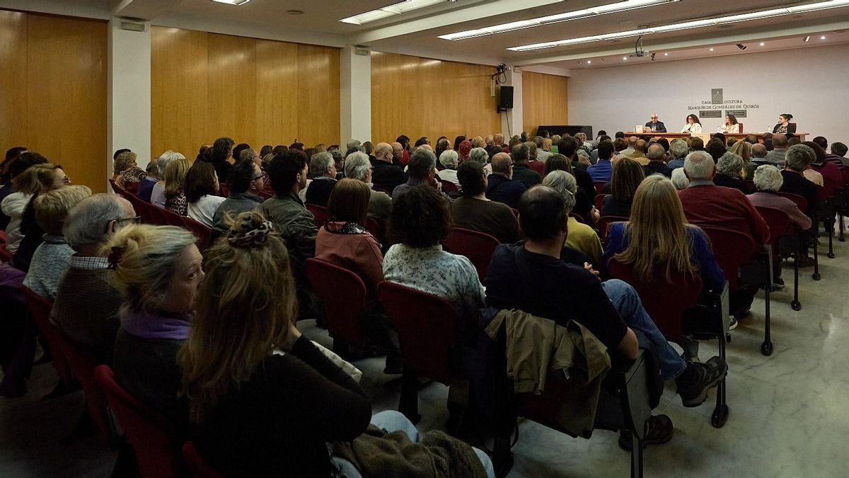 El acto de presentación del libro en Gandia.