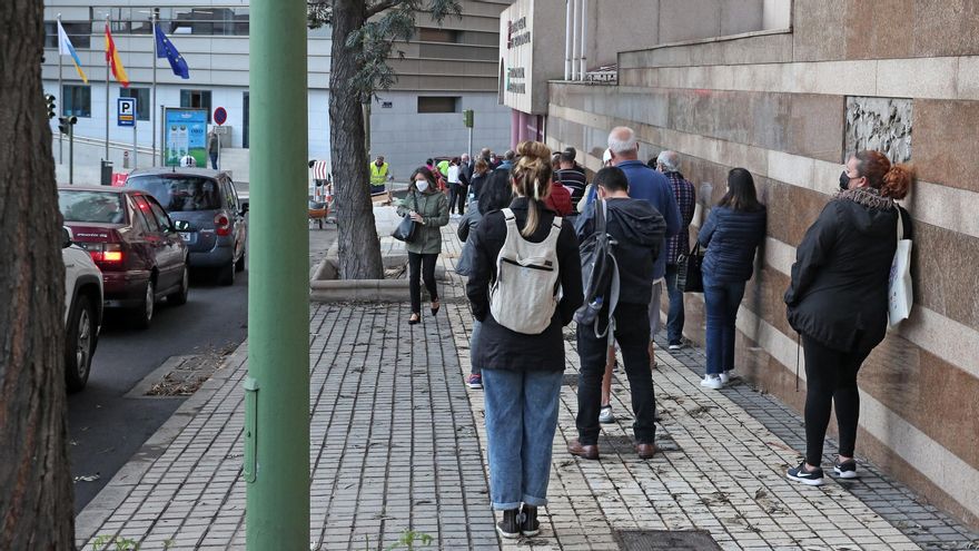Catorce meses sin cobrar la pensión de incapacidad absoluta por el colapso en la Seguridad Social de Las Palmas